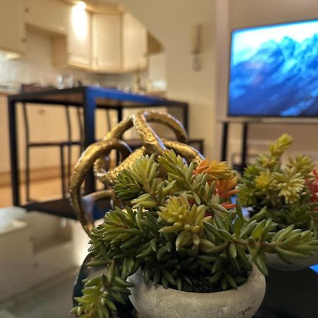 The Wimbledon Haven - Free Parking Apartment Лондон Екстериор снимка
