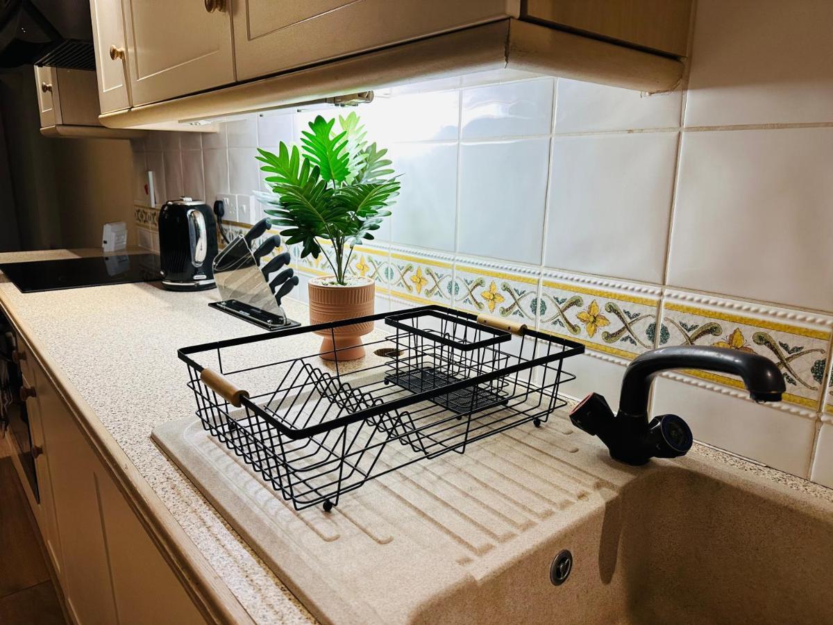 The Wimbledon Haven - Free Parking Apartment Лондон Екстериор снимка