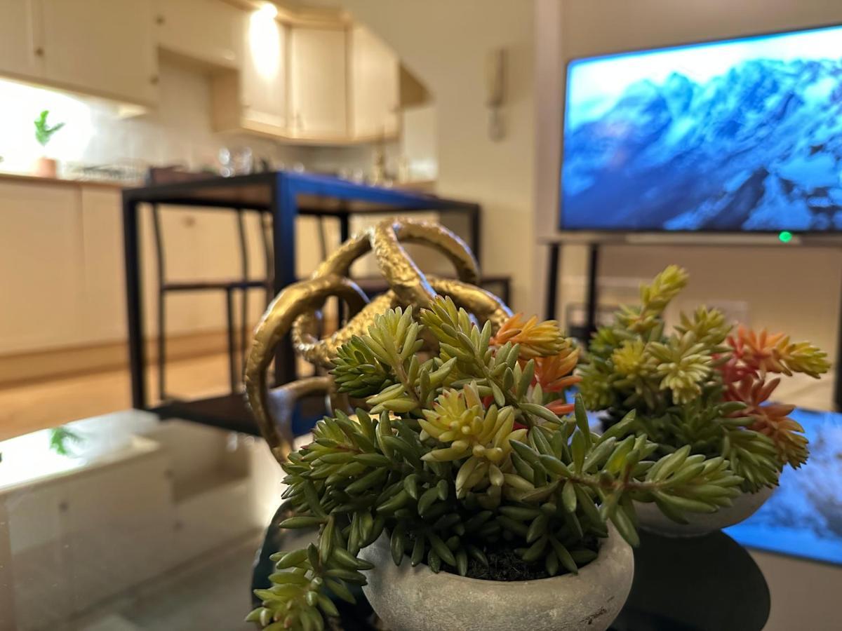 The Wimbledon Haven - Free Parking Apartment Лондон Екстериор снимка